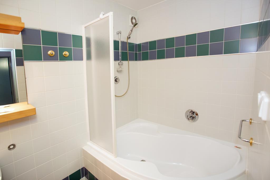 Hotel Laguna Ceske Budejovice Chambre photo