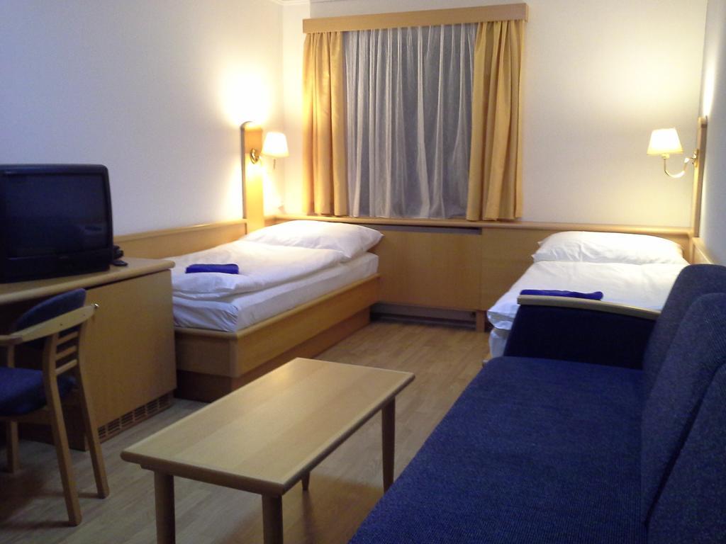 Hotel Laguna Ceske Budejovice Chambre photo