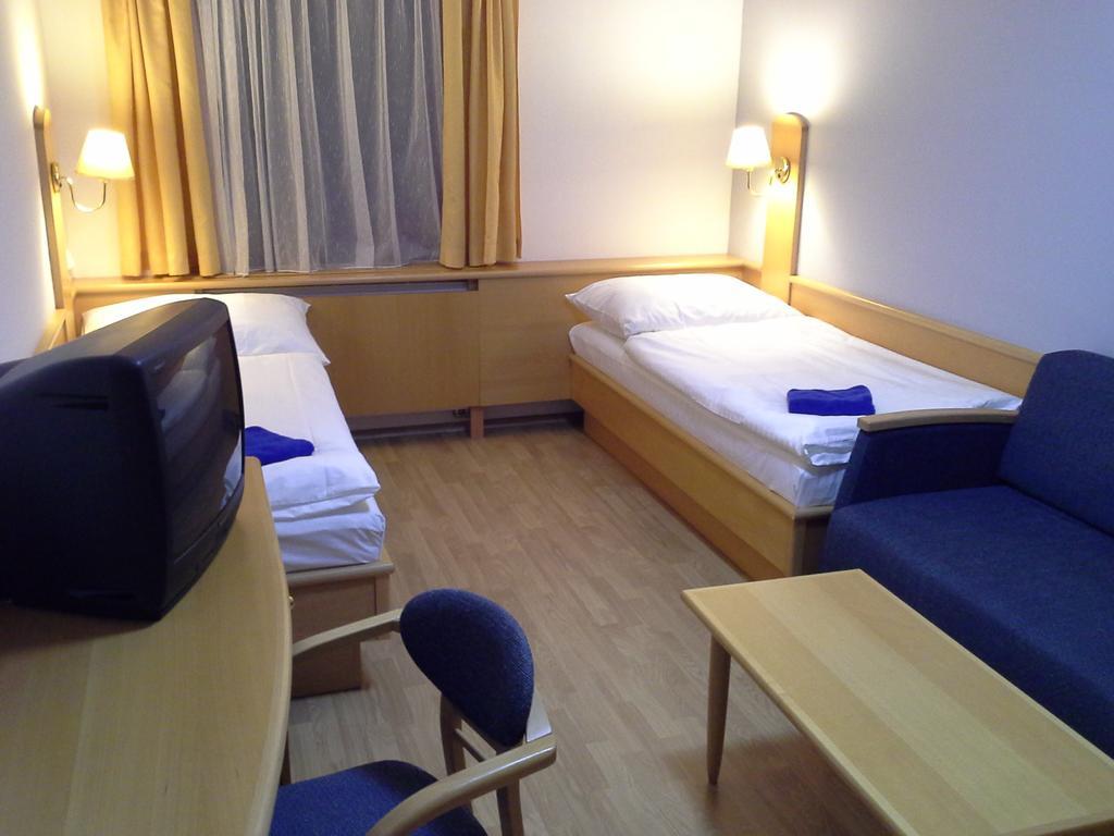 Hotel Laguna Ceske Budejovice Chambre photo