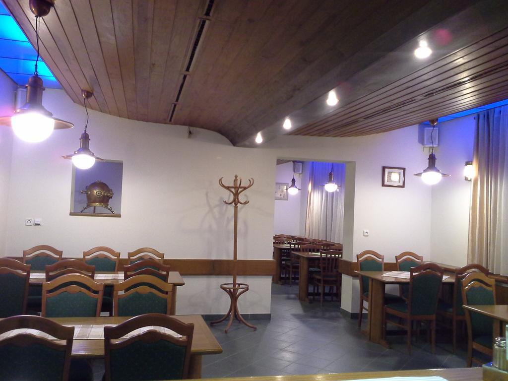 Hotel Laguna Ceske Budejovice Extérieur photo